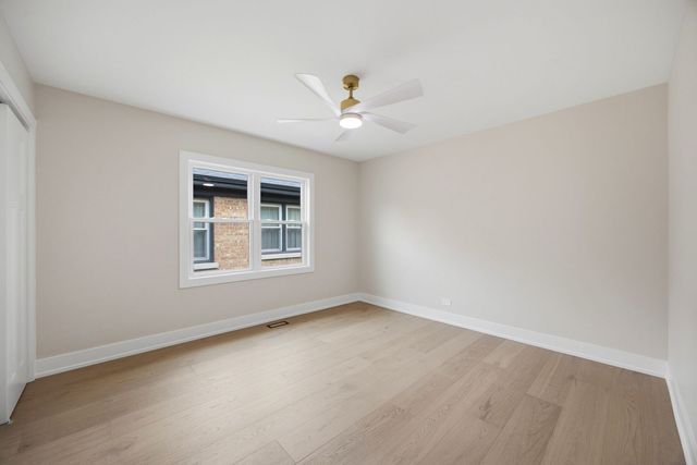 9243 S Francisco Avenue, Evergreen Park, IL 60805