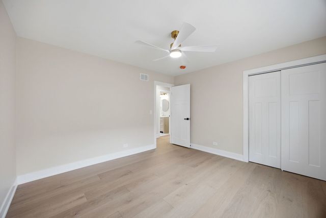 9243 S Francisco Avenue, Evergreen Park, IL 60805