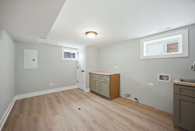 9243 S Francisco Avenue, Evergreen Park, IL 60805