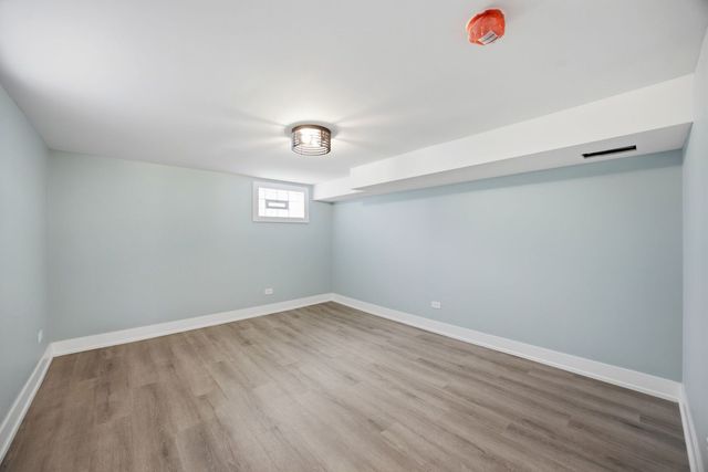 9243 S Francisco Avenue, Evergreen Park, IL 60805