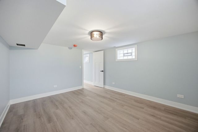 9243 S Francisco Avenue, Evergreen Park, IL 60805
