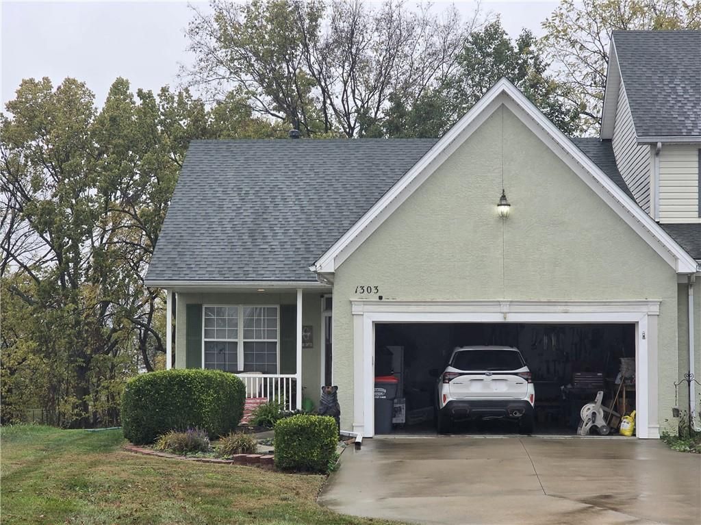 1303 N 158th Court, Basehor, KS 66007