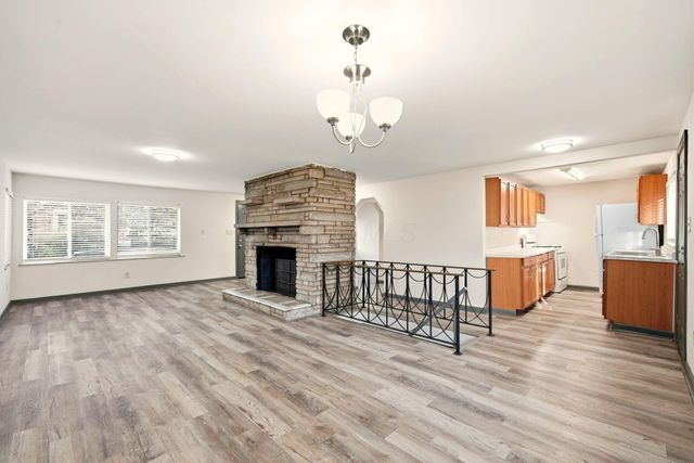 879 E 4th Avenue, Columbus, OH 43201