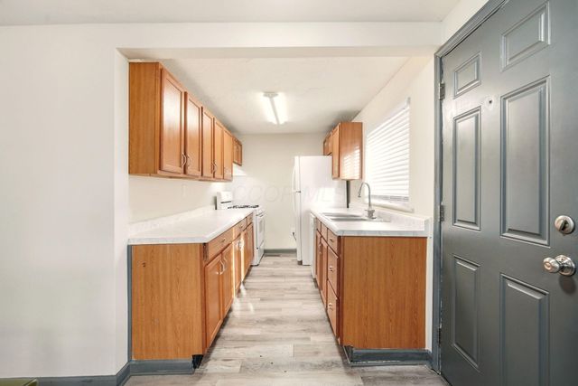 879 E 4th Avenue, Columbus, OH 43201