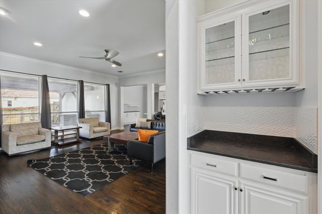 2023 Crockett Circle, Irving, TX 75038
