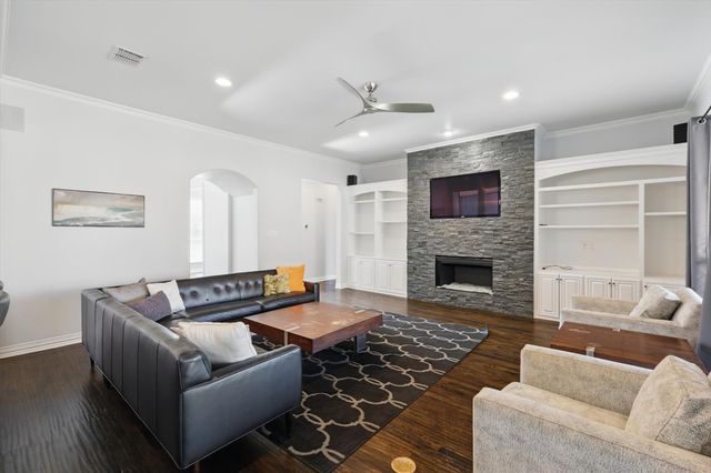 2023 Crockett Circle, Irving, TX 75038