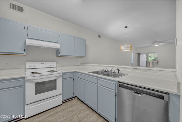 733 Bragg Drive Apt A, Wilmington, NC 28412