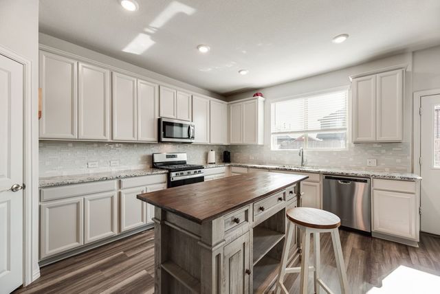 1620 Berry Ridge Trail, Aubrey, TX 76227