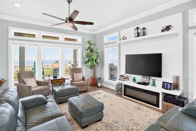 1335 Emerald Drive, Crystal Beach, TX 77650