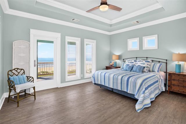 1335 Emerald Drive, Crystal Beach, TX 77650