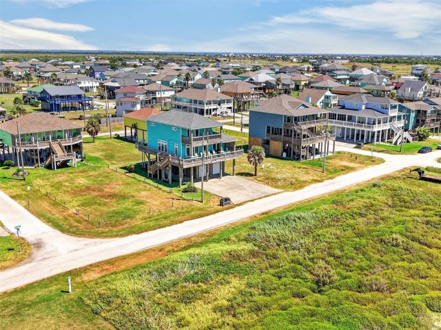 1335 Emerald Drive, Crystal Beach, TX 77650