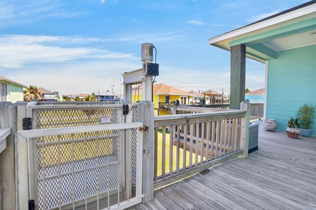 1335 Emerald Drive, Crystal Beach, TX 77650