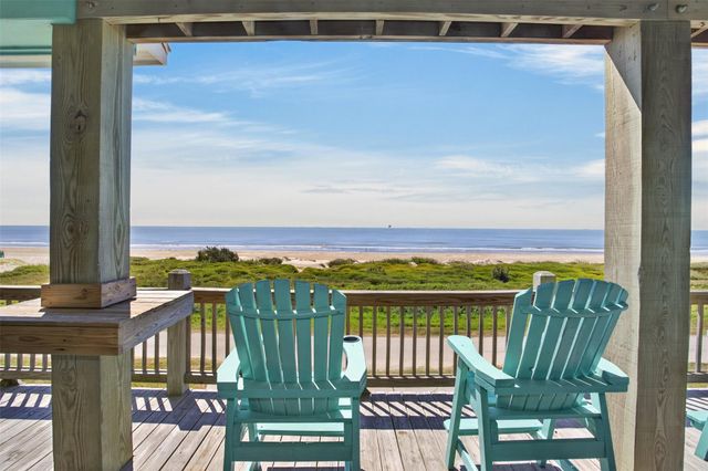 1335 Emerald Drive, Crystal Beach, TX 77650