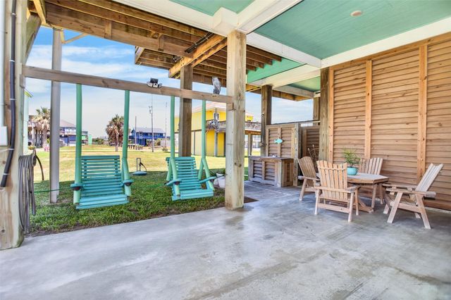 1335 Emerald Drive, Crystal Beach, TX 77650