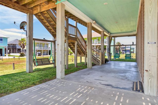 1335 Emerald Drive, Crystal Beach, TX 77650