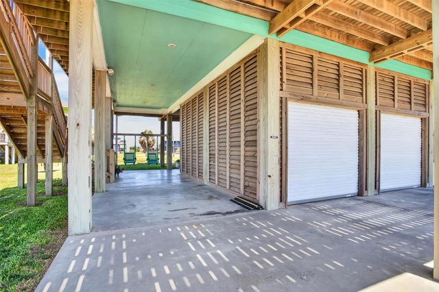 1335 Emerald Drive, Crystal Beach, TX 77650