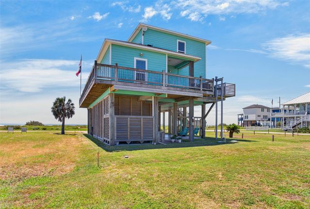 1335 Emerald Drive, Crystal Beach, TX 77650