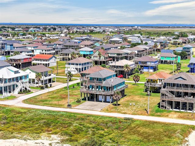 1335 Emerald Drive, Crystal Beach, TX 77650