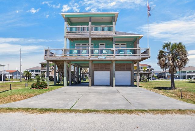 1335 Emerald Drive, Crystal Beach, TX 77650