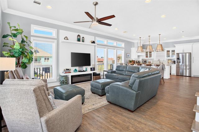 1335 Emerald Drive, Crystal Beach, TX 77650