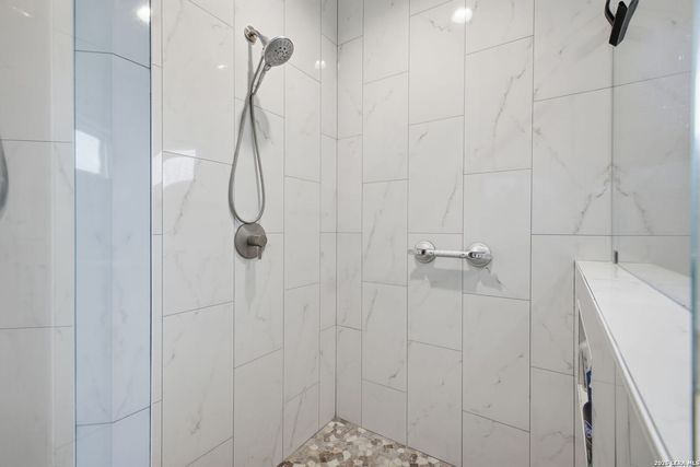 1244 Lasso, Canyon Lake, TX 78133