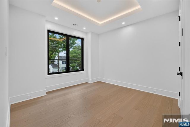 395 Hickory Avenue, Paramus, NJ 07652