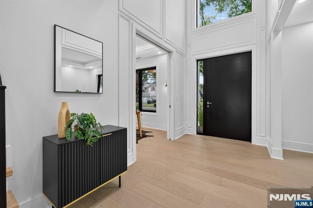 395 Hickory Avenue, Paramus, NJ 07652