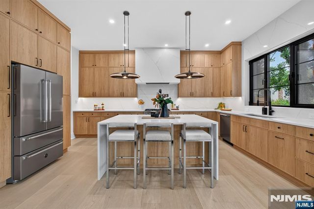 395 Hickory Avenue, Paramus, NJ 07652