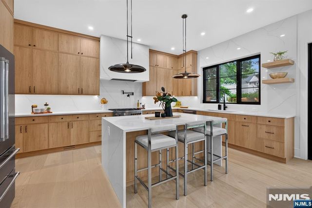 395 Hickory Avenue, Paramus, NJ 07652
