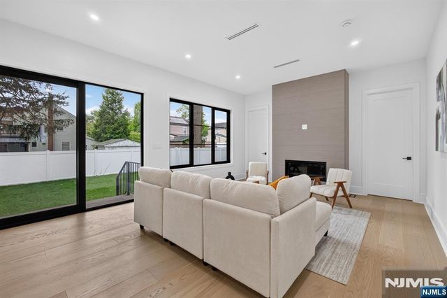 395 Hickory Avenue, Paramus, NJ 07652