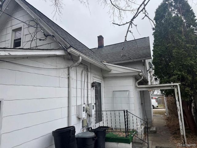 17 Stapleton Street, Mount Clemens, MI 48043