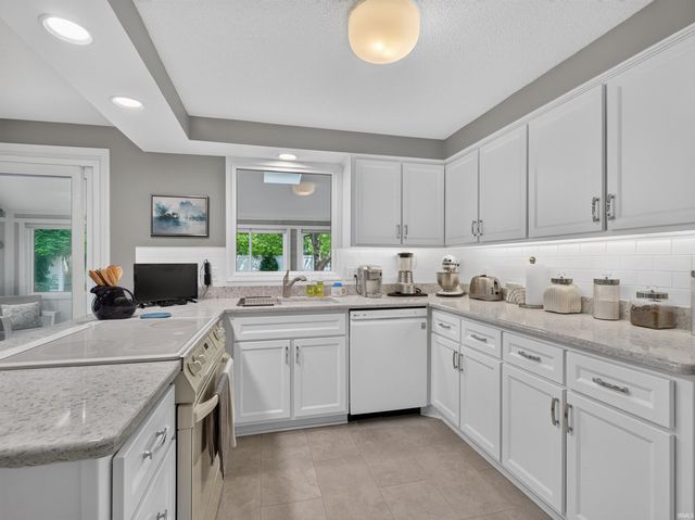 4720 Ottawa Drive, Fort Wayne, IN 46835