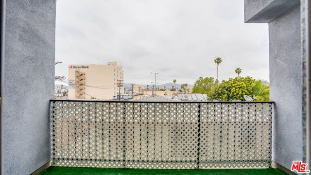 155 S Oxford Avenue 404, Los Angeles, CA 90004