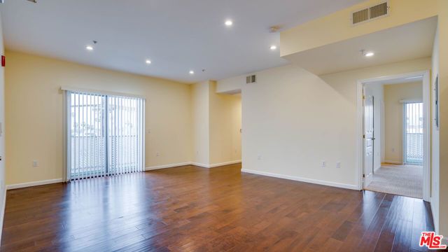 155 S Oxford Avenue 404, Los Angeles, CA 90004