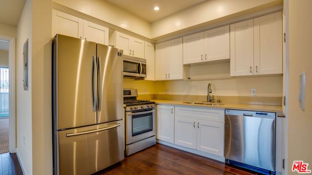 155 S Oxford Avenue 404, Los Angeles, CA 90004