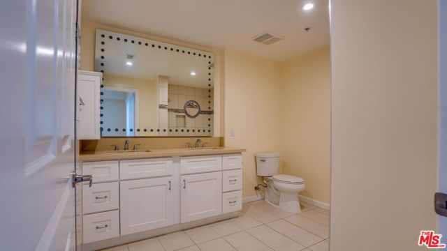 155 S Oxford Avenue 404, Los Angeles, CA 90004