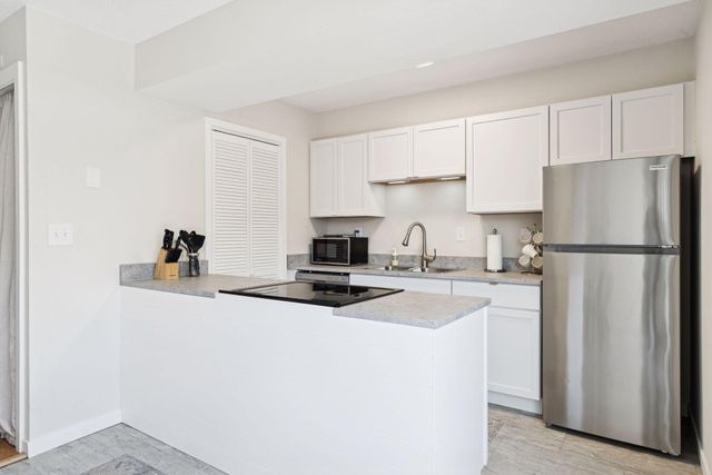 6499 Barrie Road, Edina, MN 55435