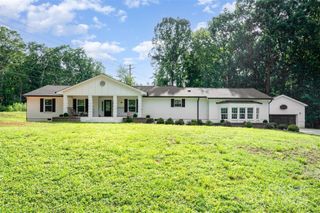 8817 Dogwood Drive, Charlotte, NC 28215