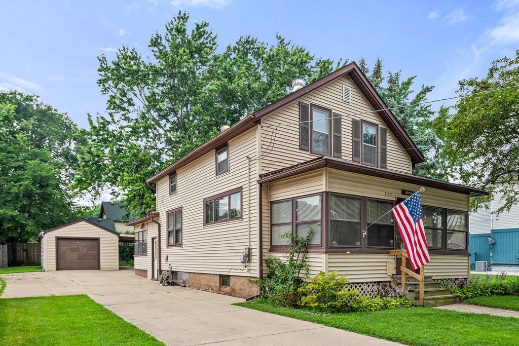 707 Talma Street, Aurora, IL 60505