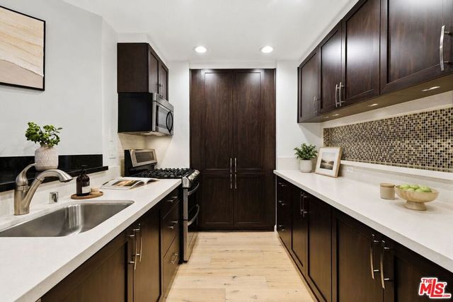 12203 Idaho Avenue 103, Los Angeles, CA 90025
