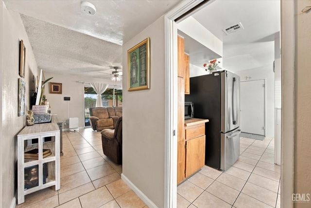 1324 Emery Avenue, Bakersfield, CA 93304