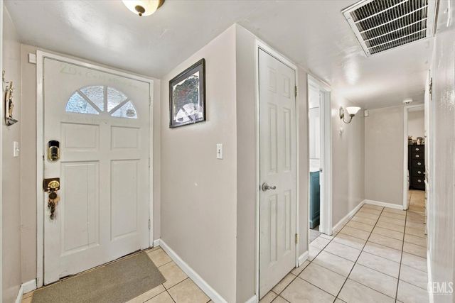 1324 Emery Avenue, Bakersfield, CA 93304