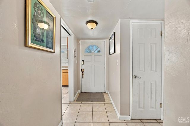 1324 Emery Avenue, Bakersfield, CA 93304