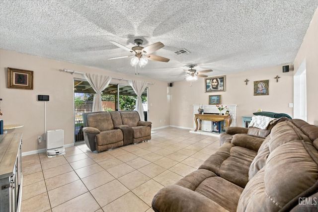 1324 Emery Avenue, Bakersfield, CA 93304