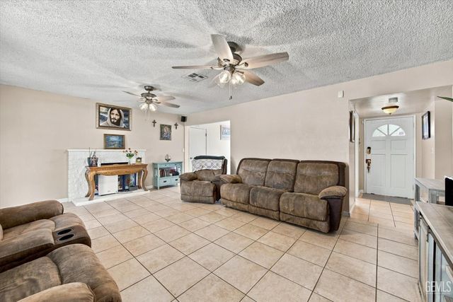 1324 Emery Avenue, Bakersfield, CA 93304