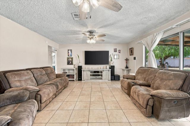 1324 Emery Avenue, Bakersfield, CA 93304