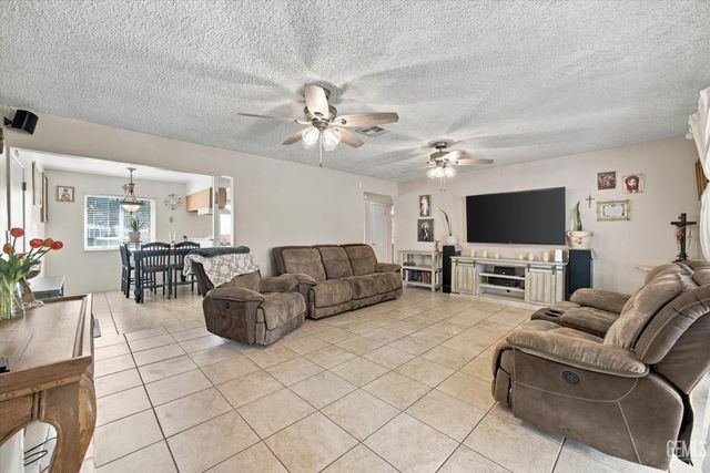 1324 Emery Avenue, Bakersfield, CA 93304