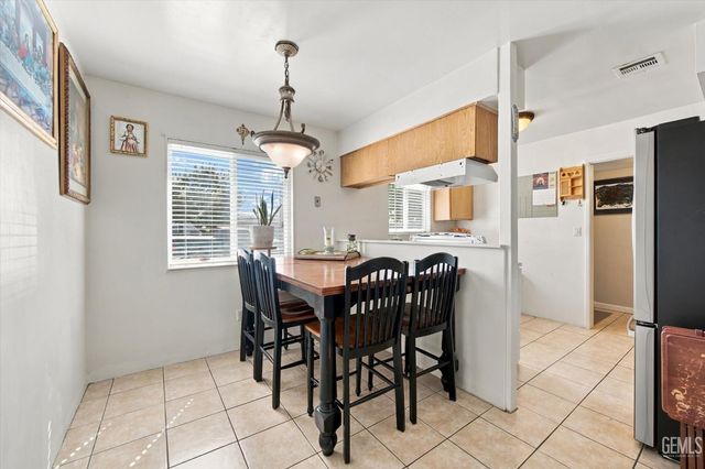 1324 Emery Avenue, Bakersfield, CA 93304