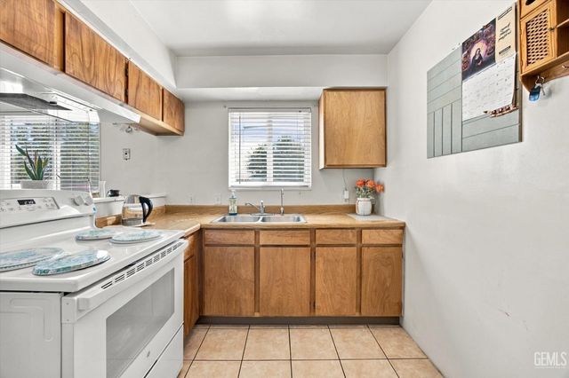 1324 Emery Avenue, Bakersfield, CA 93304