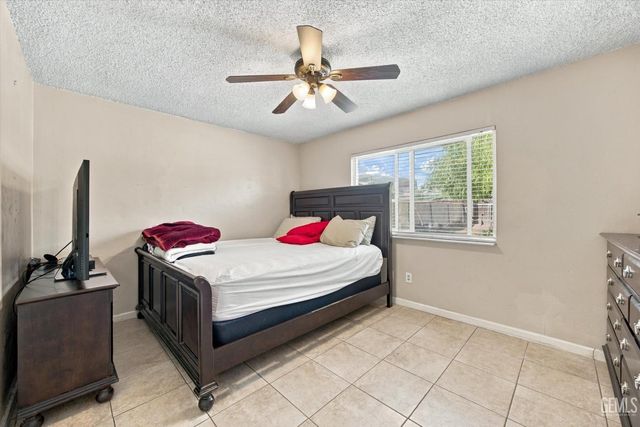1324 Emery Avenue, Bakersfield, CA 93304